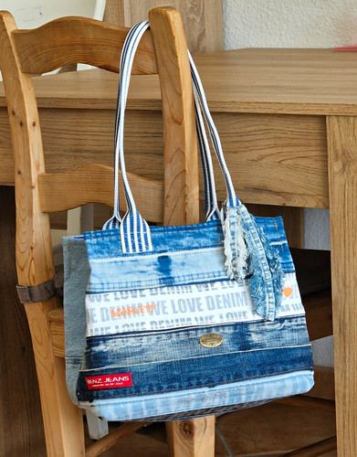 Upcycling-Jeanstasche